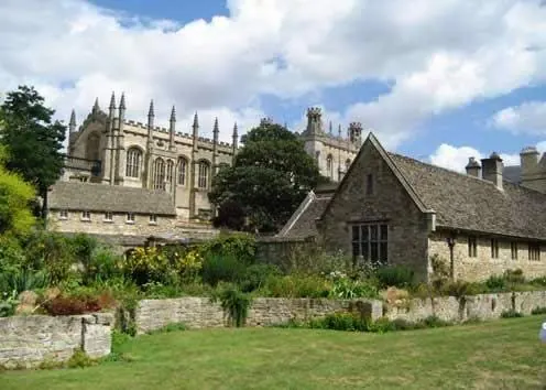 「Chapterhouse School(좌), Christ Church College(우) 」